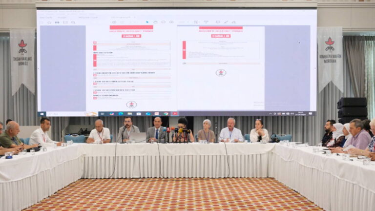 hafiza-ve-adalet-konferansina-eren-bulbulun-annesinden-mesaj-barisi-savunmayayim-da-ne-yapayim-7uXZKec5.jpg