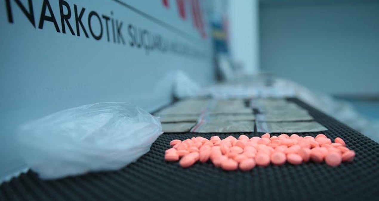 bakan-yerlikaya-825-kilo-eroin-ele-gecirdik-NnsP21Br.jpg