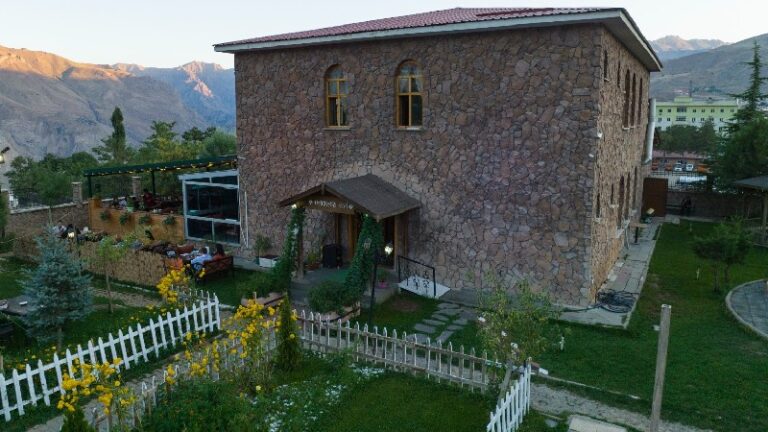 hakkaride-bir-anadolu-senligi-kapsaminda-kultur-ve-sanat-etkinlikleri-halkla-bulusacak-KfXKBYVT.jpg