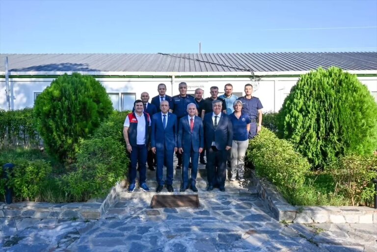 vali-ugur-turan-hayvancilik-isletmelerini-ziyaret-etti-N7AaiCLn.jpg