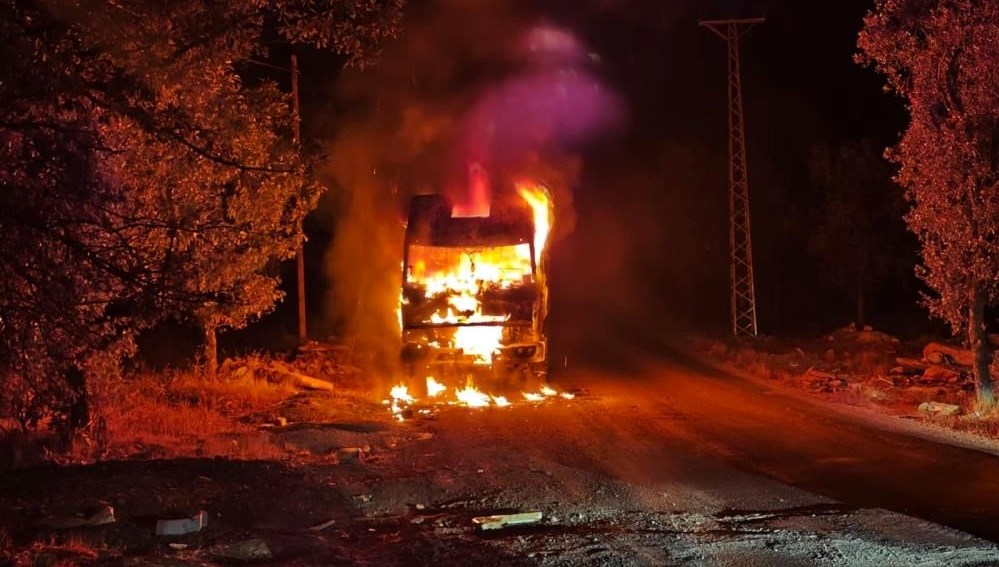 adiyamanda park halindeki kamyon yandi BgTH8X48