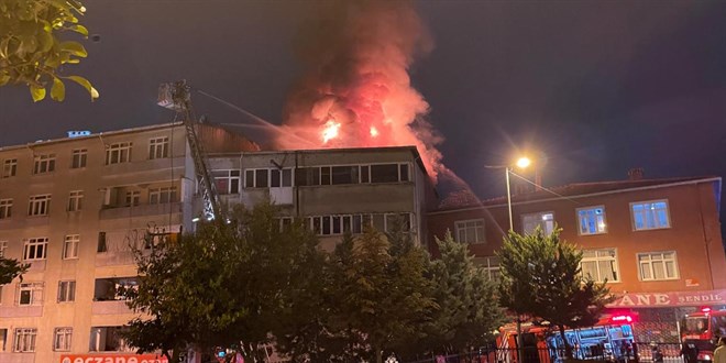 beyoglunda bina yangini ACOKvuuf.jpg