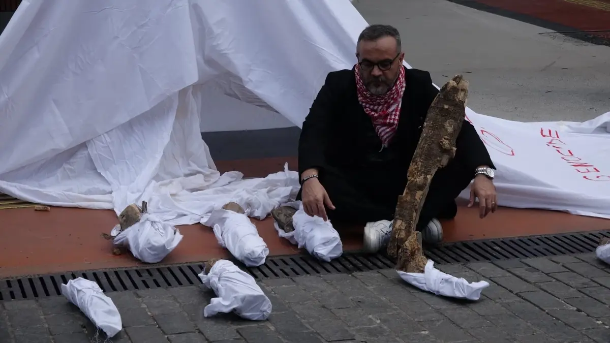 kemal saglamdan gazzeye dikkat cekme eylemi 2ABRXFLs