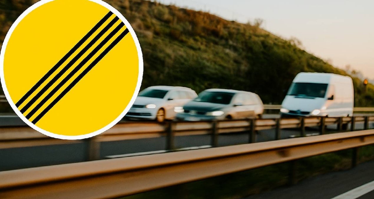 4 cizgili sari trafik levhasi suruculeri meraklandirdi iste anlami kS2ngp3F.jpg