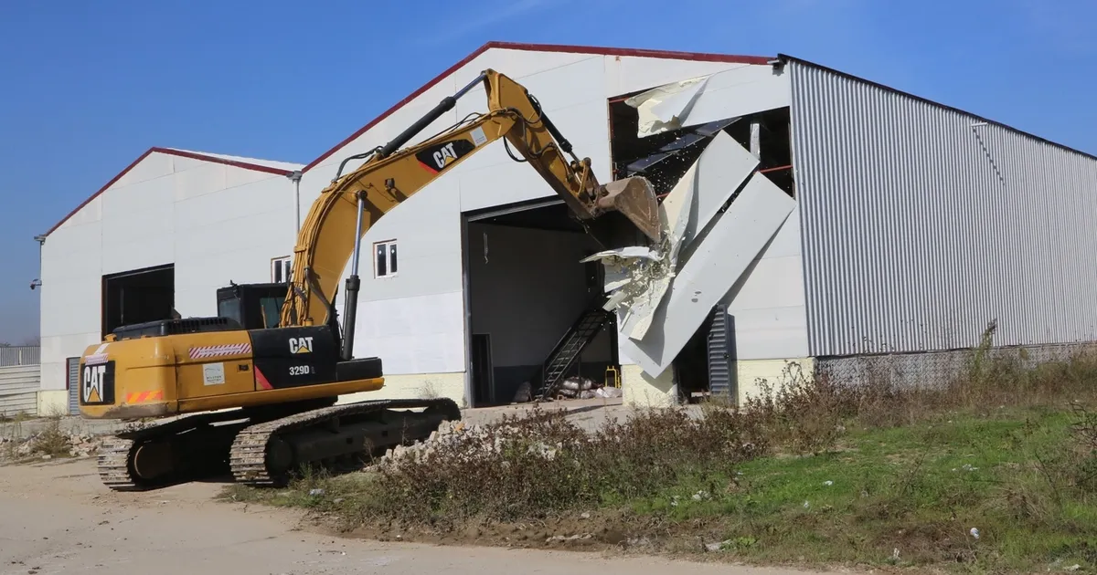 bursa niluferde imara aykiri iki yapiya yikim U73PhaWq.webp