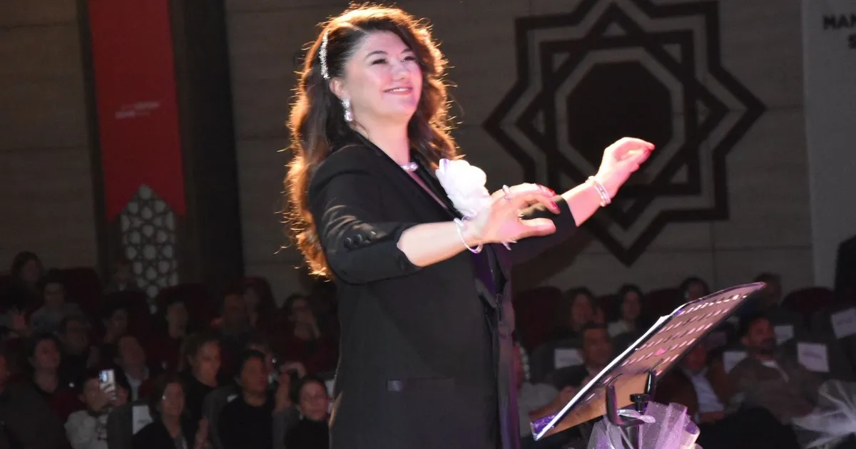 manisa yunusemre hemden sari zeybek konseri GlI1XV8b.webp