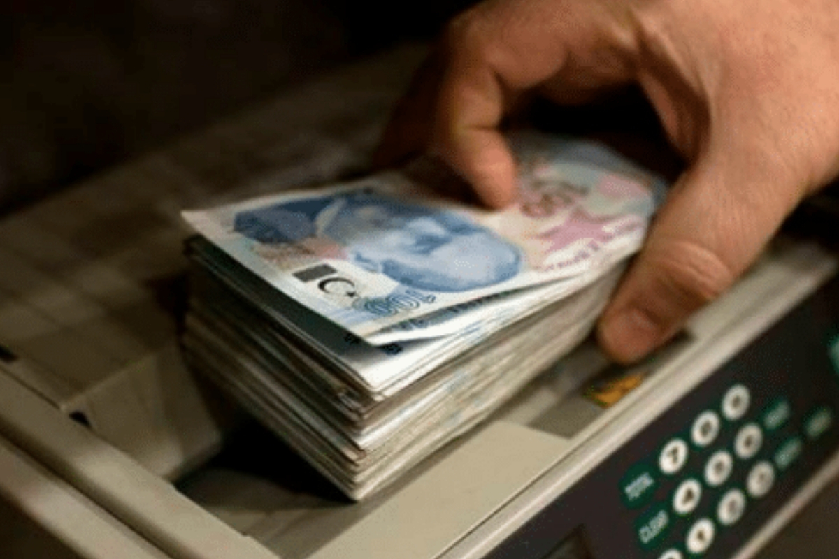 son bir yilda vadesiz mevduatin toplam icindeki payi 2 puan artarak bankalara nefes aldirdi vW4Vs6LH.jpg