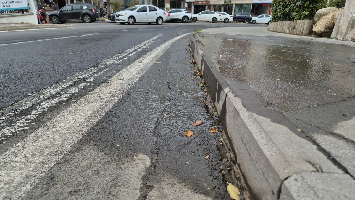 tekirdagda su patlagi tonlarca icme suyunu heba etti Ki3kT263.jpg